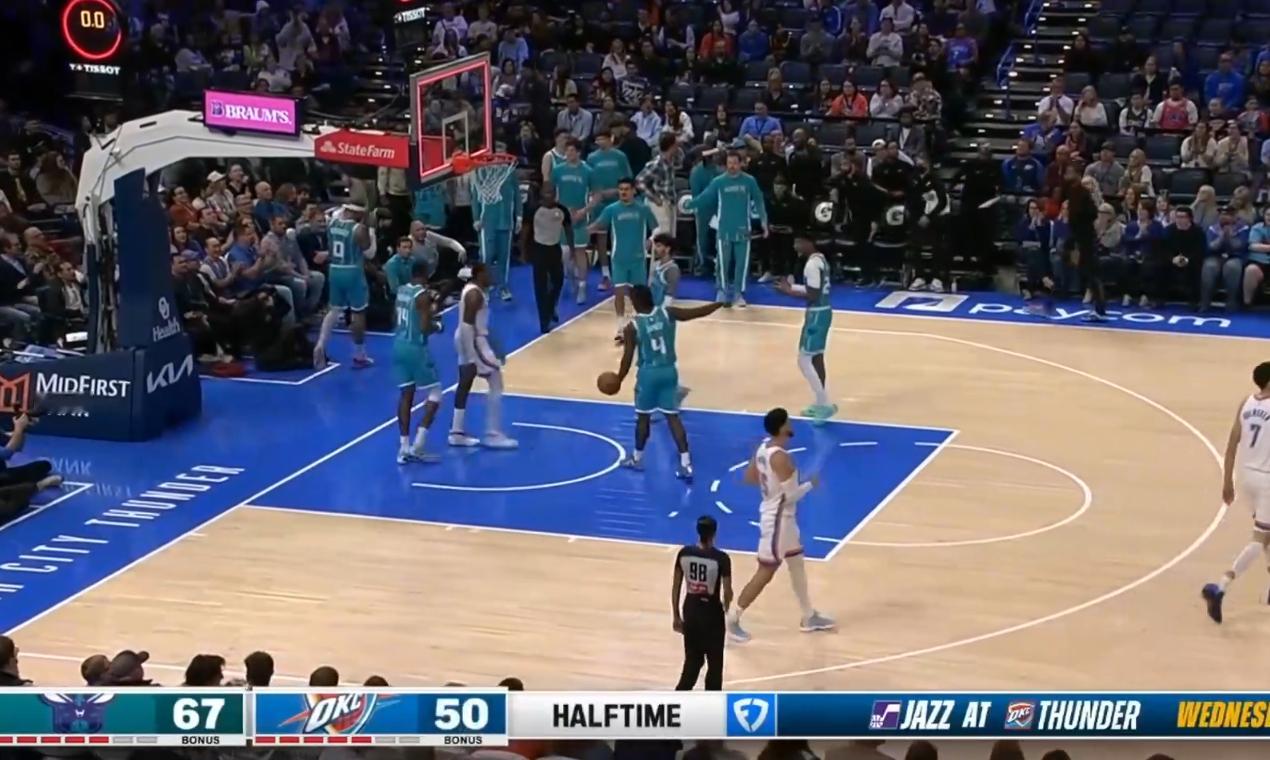 雷霆半场50-67落后于黄蜂