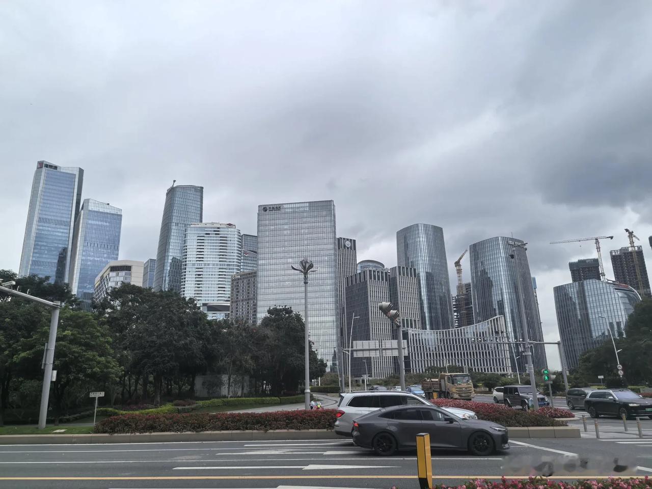深圳果然是最具有现代化的城市，到哪里都能看到CBD。

趁着五一去深圳玩了一下，