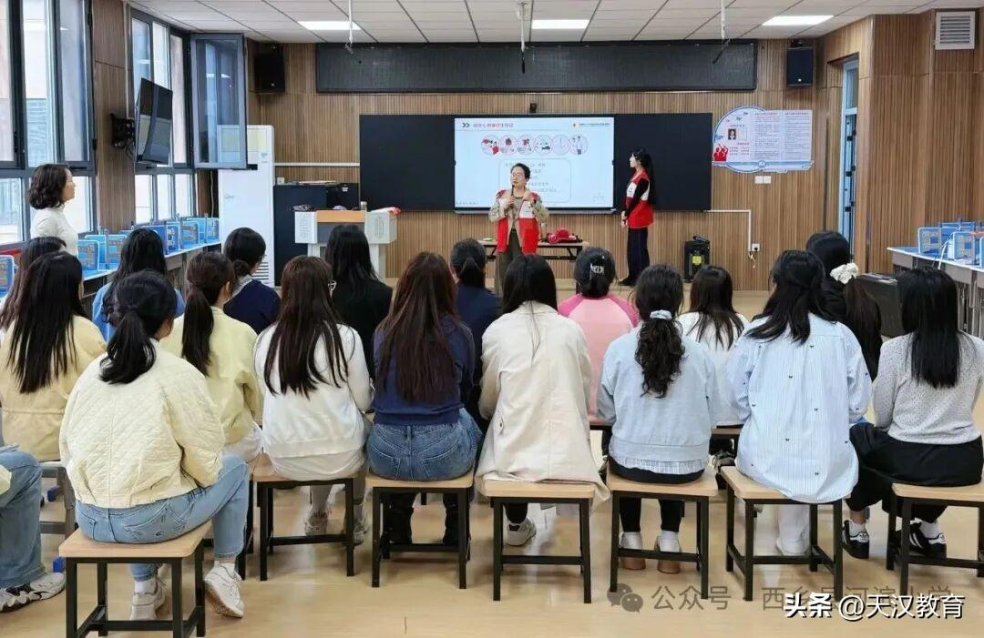5月19日下午，汉中市西乡县河滨小学开展了一场专业的心肺复苏急救知识培训活动。本