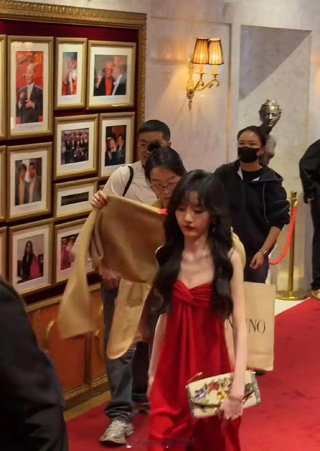 感觉她每次都瘦出新高度。。 