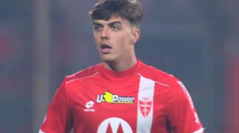 名字是足坛最重的遗产，也是他最深的枷锁。24岁，辗转6队。从米兰到拉齐奥，他背上