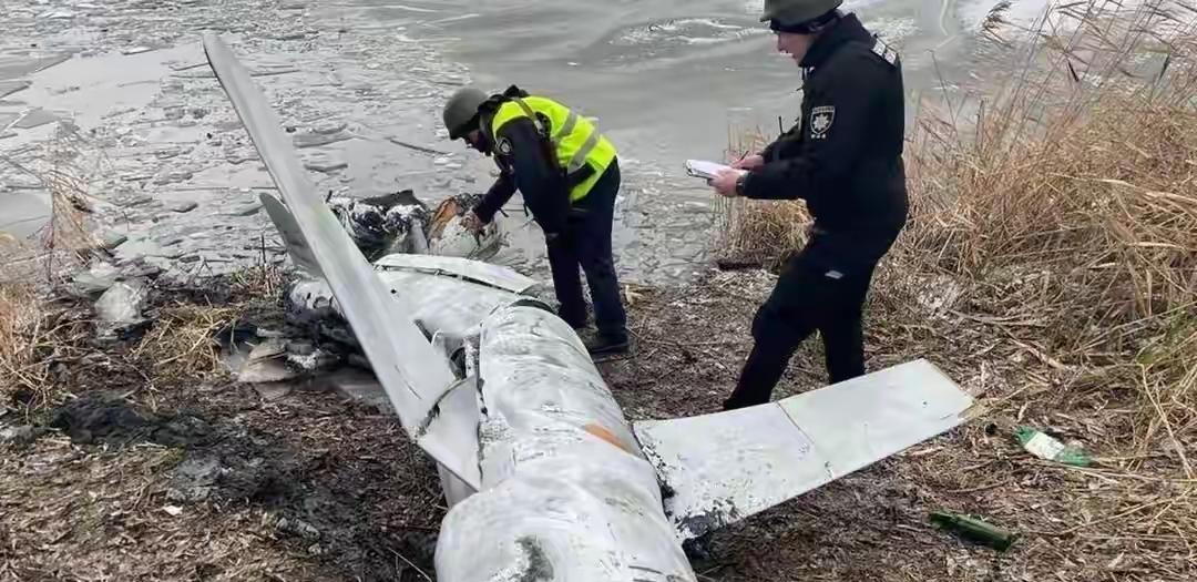 2026 年，俄罗斯袭击已经导致 万人离开基辅。超过 百 万居民断电