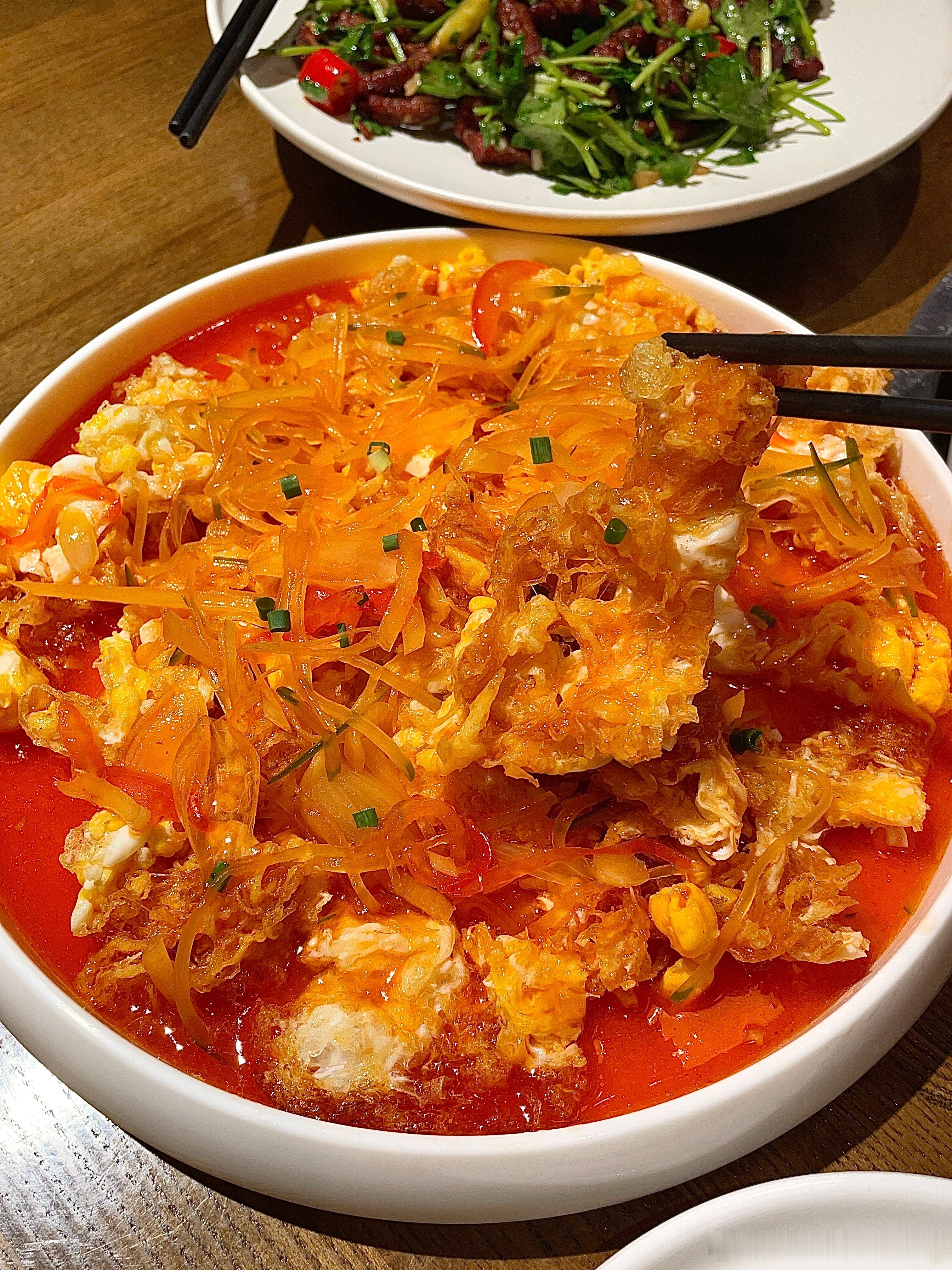 五柳炸蛋尊的百吃不腻，直接取代了番茄炒蛋在我心目中的地位，巨下饭，鸡蛋炸过以后很