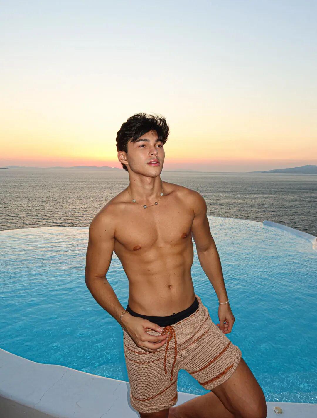 那场原本要震惊巴西上流社会的豪门婚礼，最终黄了。
取消婚礼后的第三个月，他做了一