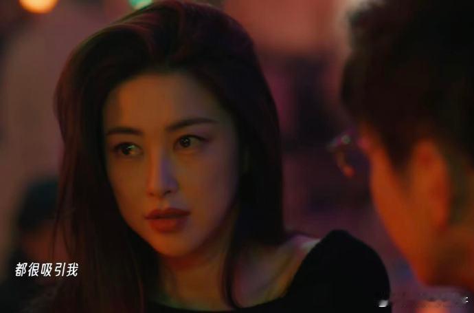 朱珠剧里又乘风破浪上了朱珠一杯红酒泼出年度爽剧朱珠演技封神！《蜜语纪》里遭遇双重