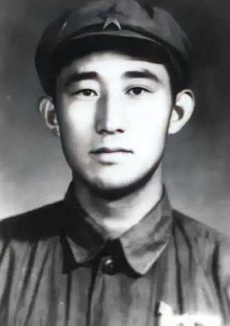 1949年，潜伏在敌人内部的地下党员吴荣森，已经引起了特务的怀疑，他察觉到危险后