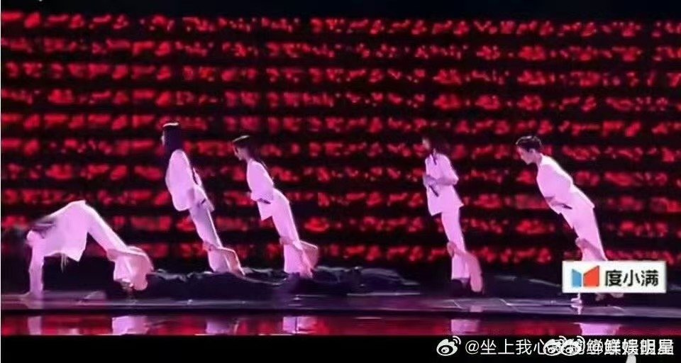 孙怡团致敬迈克尔杰克逊 孙怡团复刻迈克尔杰克逊经典动作五公舞台惊喜满满，孙怡团致