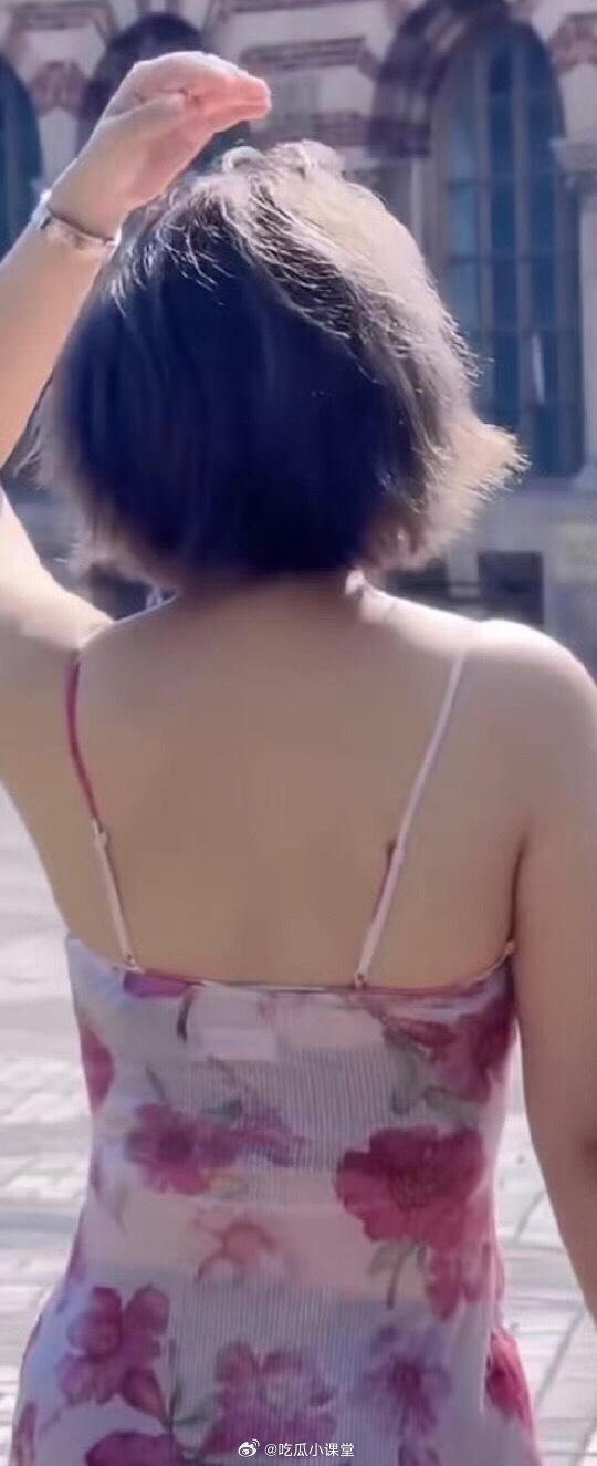 杨天真 我160斤的时候也这样我杨天真瘦下来以后更爱拍照更爱露肌肤了，杨天真说我