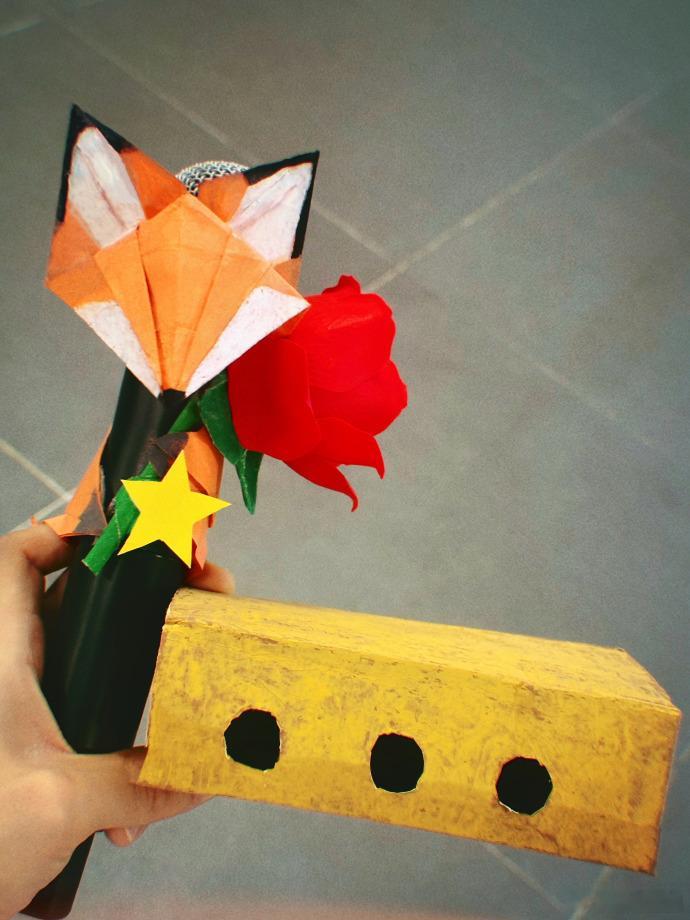 #赵小童早已预见了那美好背后的悲伤与泪水##赵小童花式话筒#赵小童以花式话筒吸引