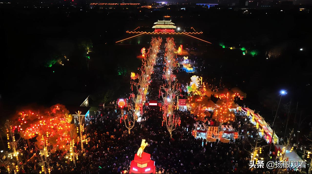 扬州灯会今日喊停！雨神先截胡了🌧️
 
朋友们！扬州元宵灯会今日被迫“放鸽子”