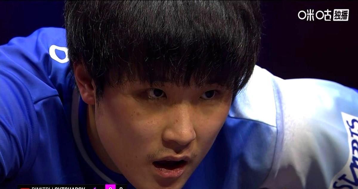 张本智和又输了，不是输在球技，是输在心气儿太满。
盯着中国队盯得眼发红，回头被奥