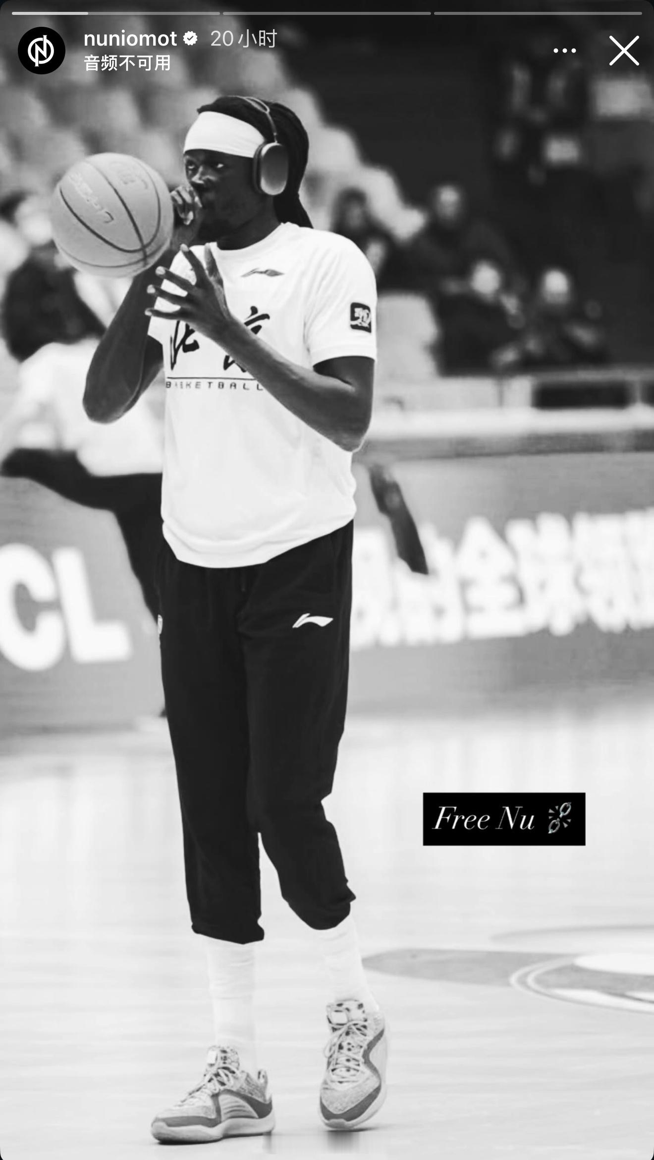 奥莫特在社交媒体晒了自己过去赛季某一阶段的数据，并用一个“FREE”来形容自己，