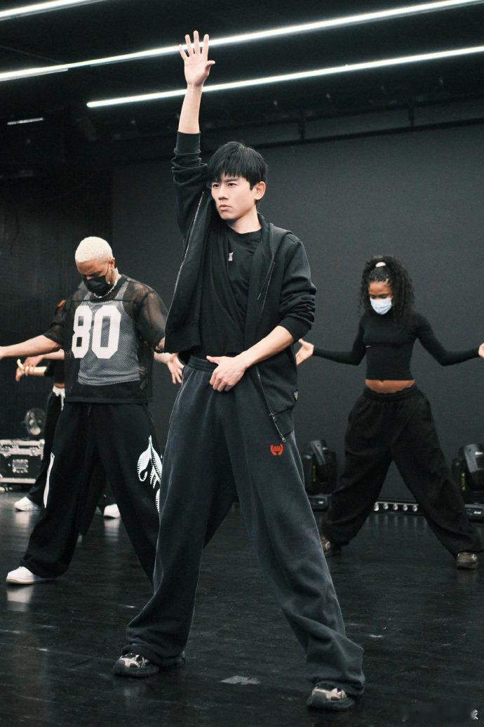 张杰未live巡回演唱会 未·LIVE「开往1982」成都站活力来袭！1月23日