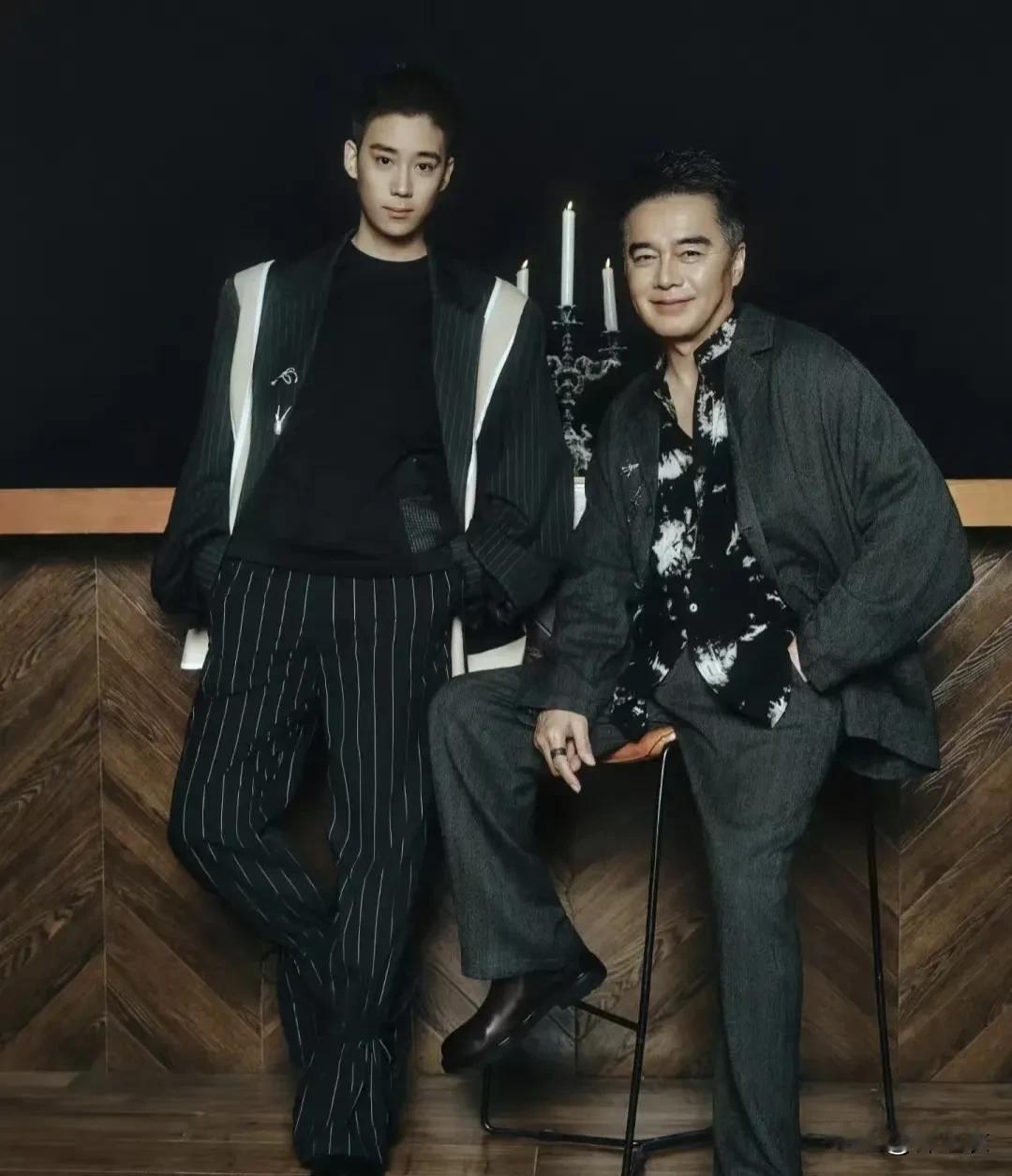 何晴和许亚军的儿子在普通人里面也算是一个帅哥了，但确实跟父母没法比，因为他父母不