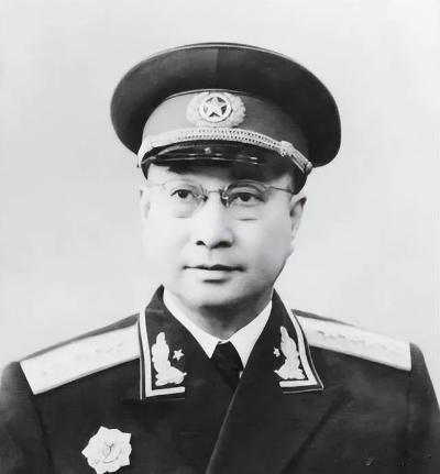 授衔当天直奔西花厅：陈赓大将的“孩子气”，藏着一辈子的革命深情
 
1955年9