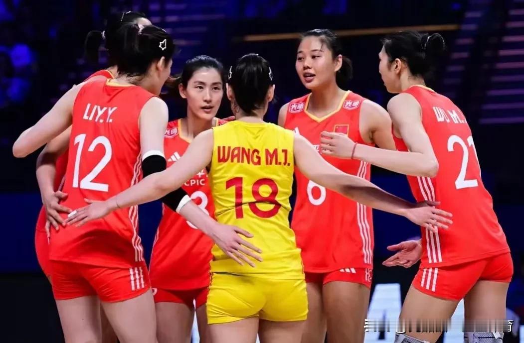 中国女排0：3意大利！最开心的5个人[玫瑰]

1，真锅政义（日本女排主教练）
