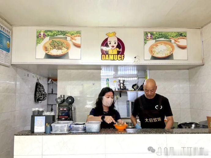 玉环凌晨灶台暖胃白天海浪护人在玉环坎门，54岁的潘俊杰有“两副面孔”：清晨4点，