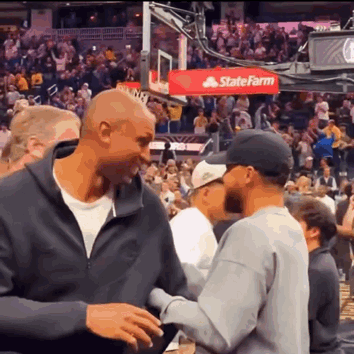 库里笑屎了……篮网队试图这样扳平比分时，库里简直要崩溃了🤣