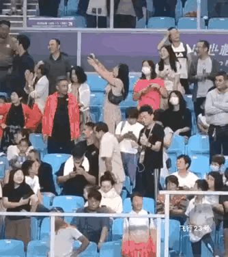 马保国，藏不住了！
看台上展露真功夫，
一套太极广播体操，真的要笑不活了！
我承