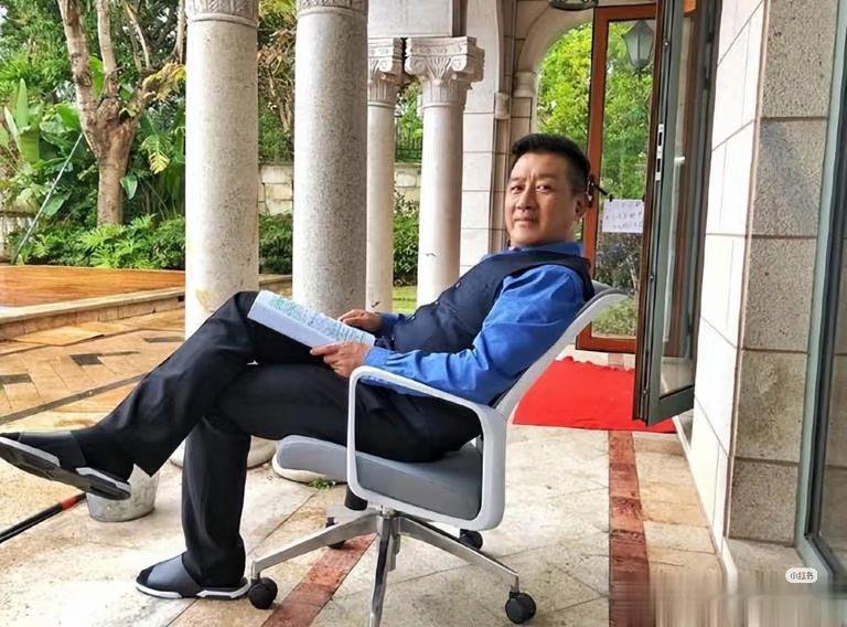 内娱出真人版猫和老鼠了方圆八百米定档谁懂这绝绝子父子设定！丁勇岱刑警老爸破案犀利