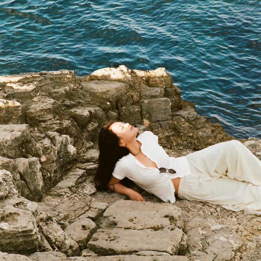 马思纯张哲轩分手马思纯终于分手了！从恋爱脑到事业咖，完美逆袭，好好拍戏，不要再恋