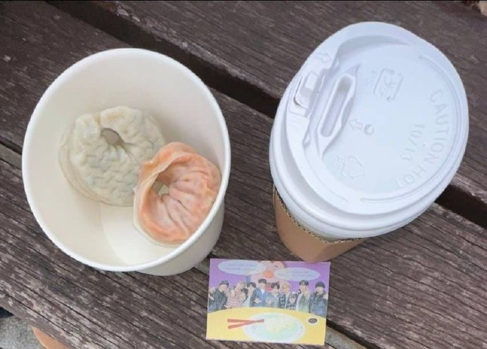 ALD1逆应援 有网友晒 ALD1逆应援，给了两个饺子、一杯咖啡