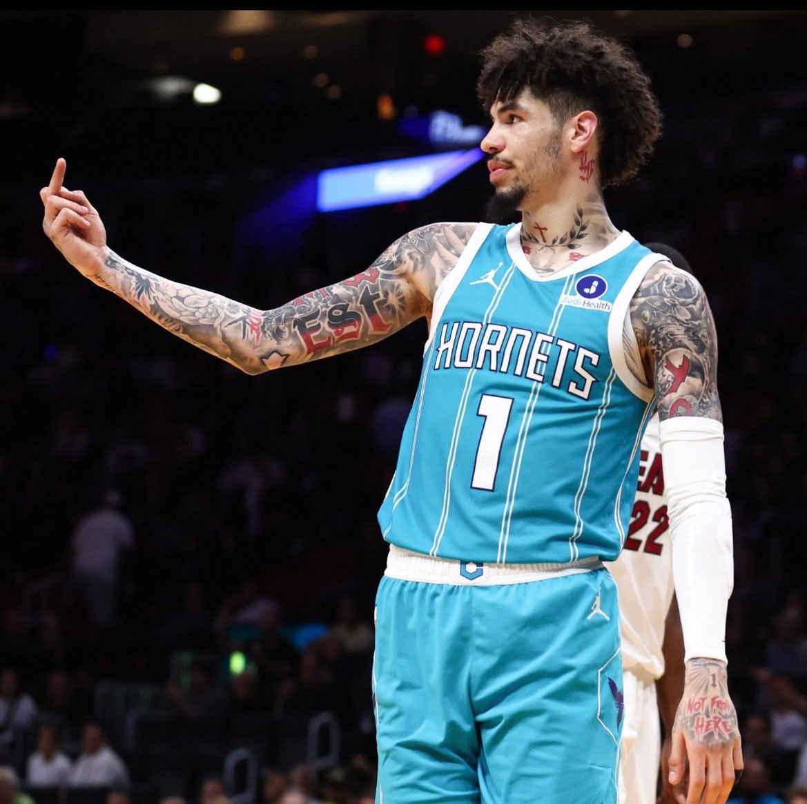 小蜜蜂这队，本身就走上正轨浑身都是劲儿，年轻人热血篮球，打法也比较有特点（甚至带