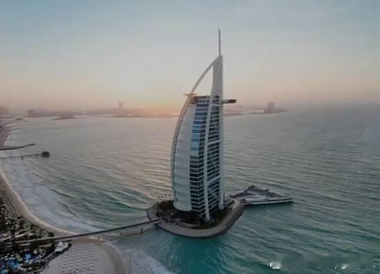 全球唯一七星级酒店 迪拜帆船酒店将停业1年半据头条新闻报道，当地时间4月15日，