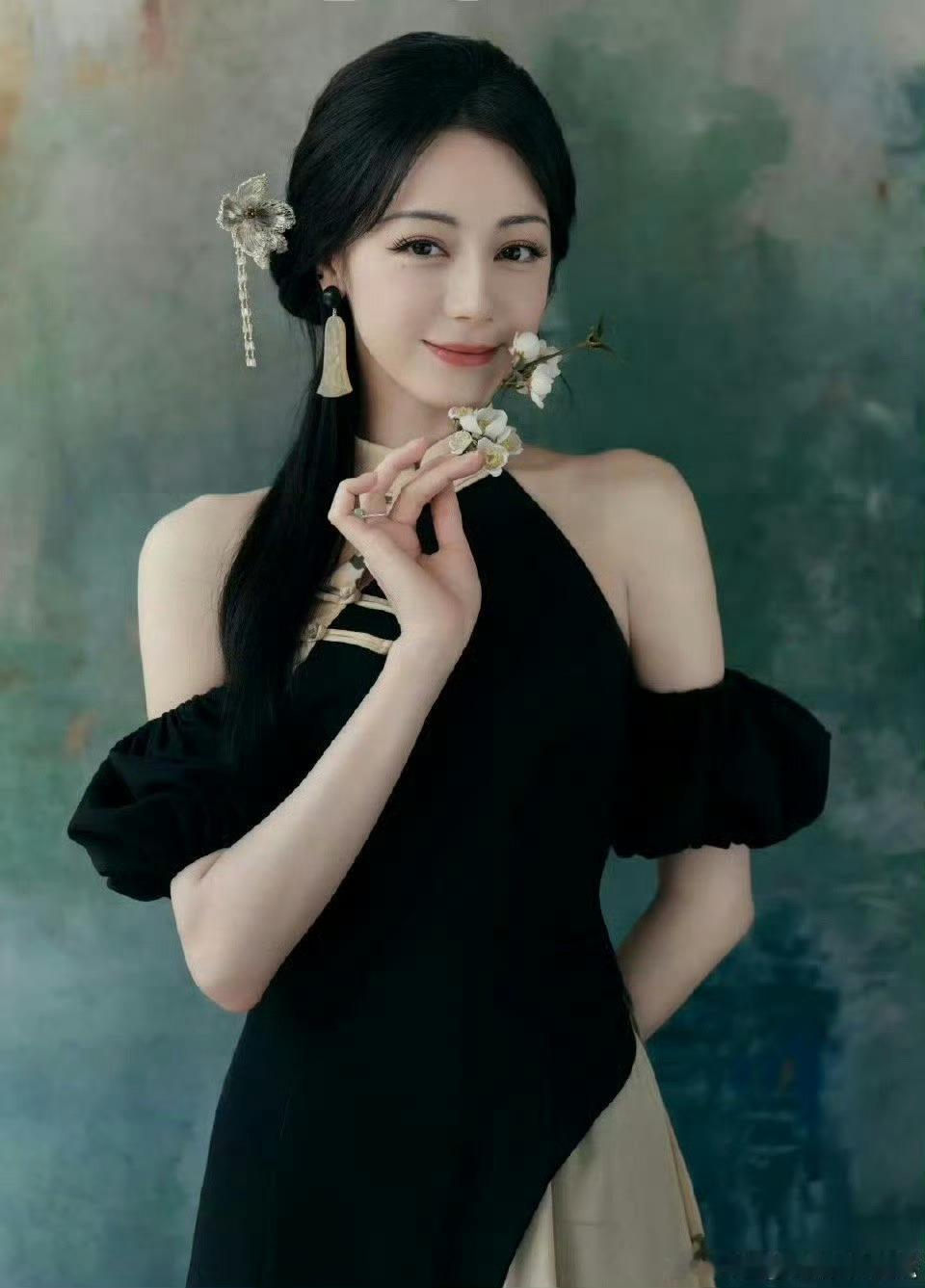 迪丽热巴我不是千金大小姐吗笑鼠我了！迪丽热巴你不要怀疑自己咯！你就是千金大小姐本