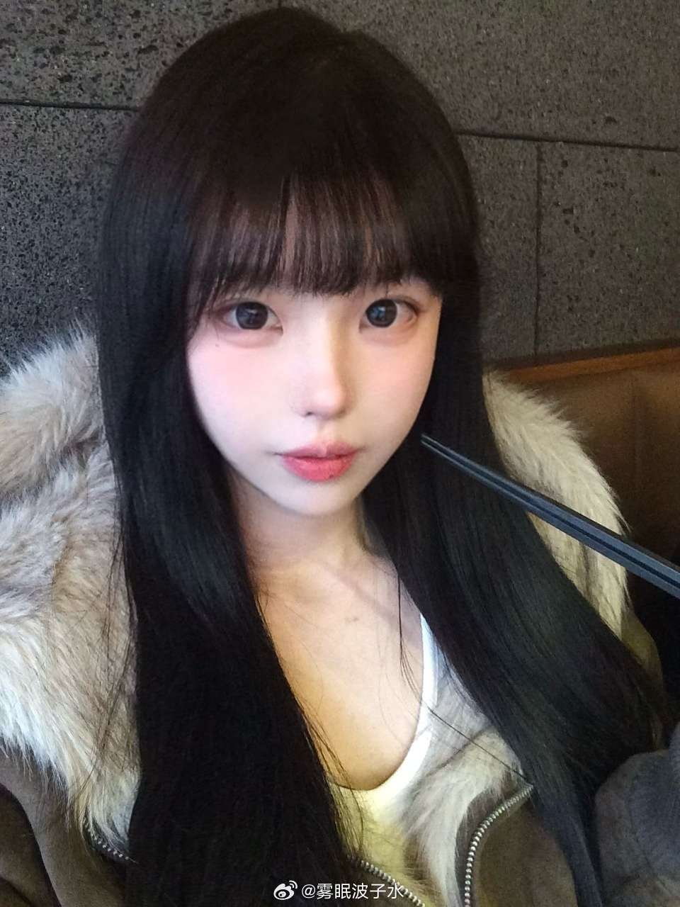 (๑ - ⩊ - ) 𐂐吃吃 