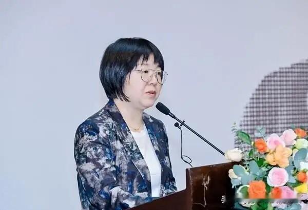 说白了，这根本不是什么“高屋建瓴”的办学宣导，这分明就是面对滔天民怨，玩的一手高