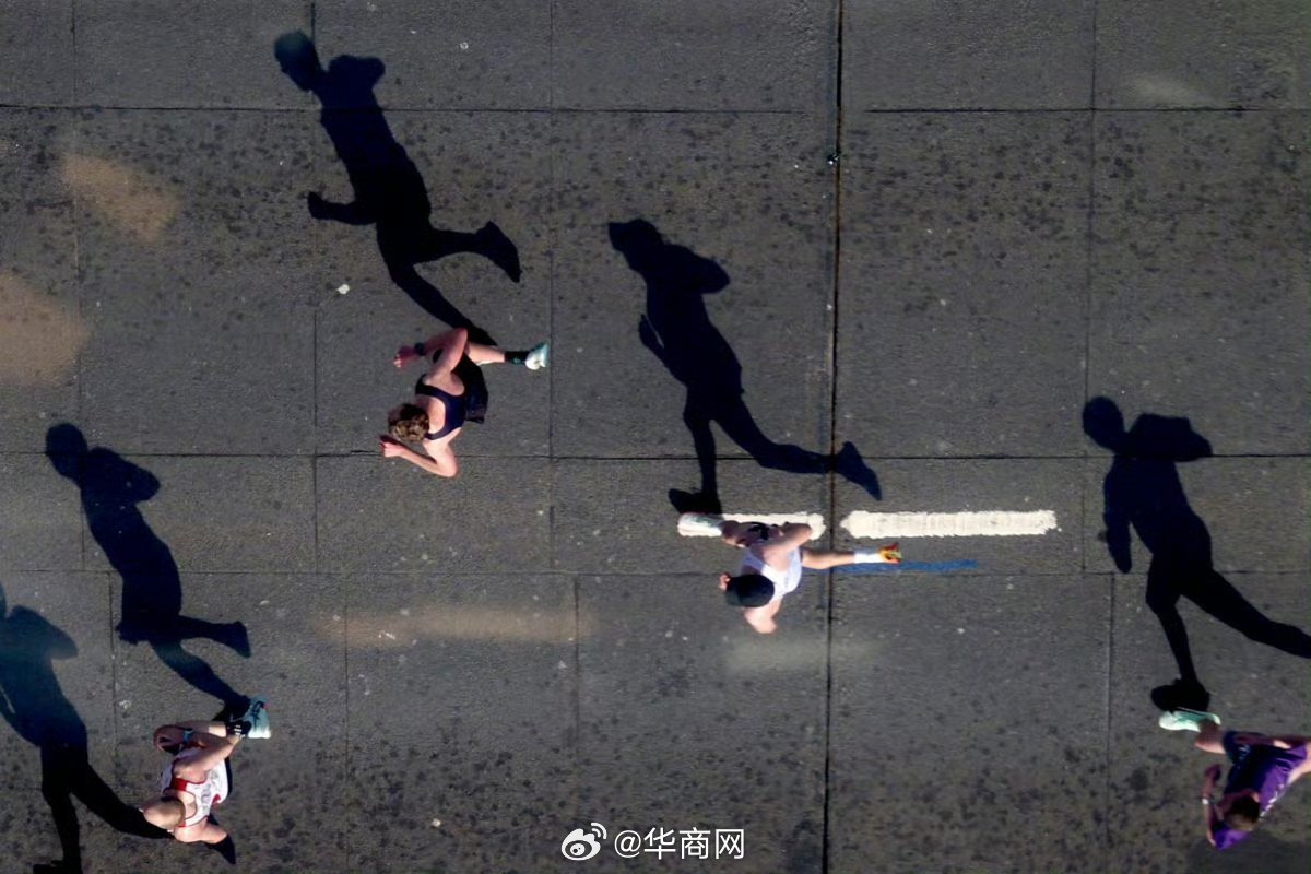 【因手举国旗完赛，#俄超马选手世界纪录未被承认#】 据今日俄罗斯电视台网站5月1