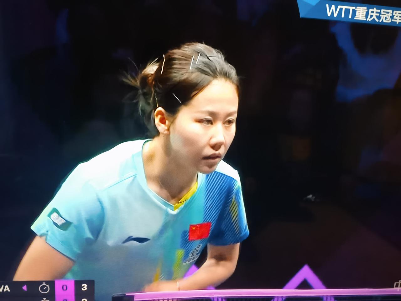 同同打疯了，场边教练是邱贻可[给力]
重庆冠军赛，同同首秀，对阵索菲亚·波尔卡诺