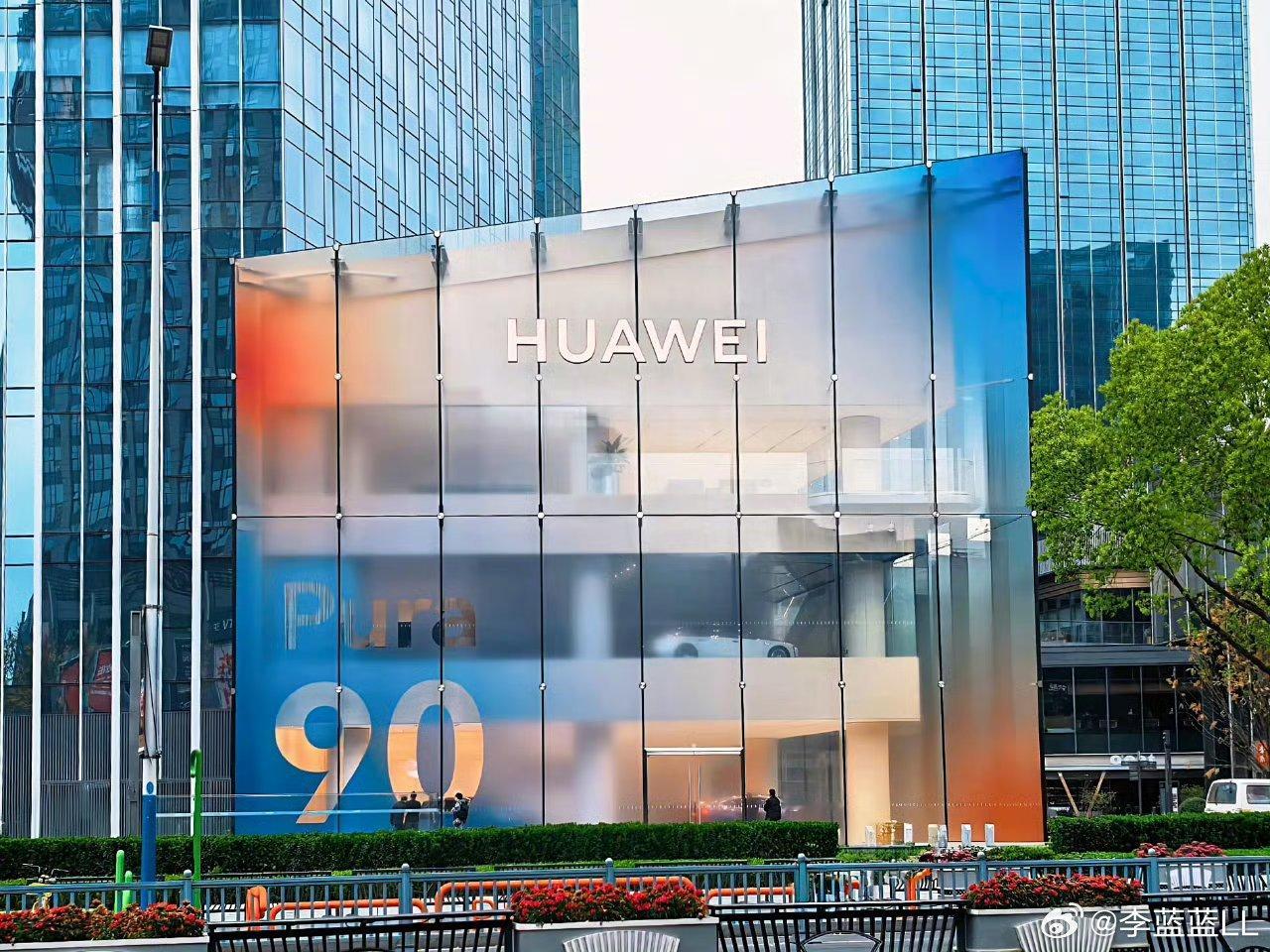 华为这个审美，真的很难不夸啊！谁路过这橘子海渐变玻璃幕墙，不会被一眼惊艳啊？！ 