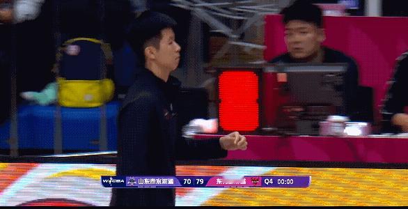 山东女篮70:79不敌东莞女篮，最后一节山东女篮功亏一篑，从这也可以看出山东女篮