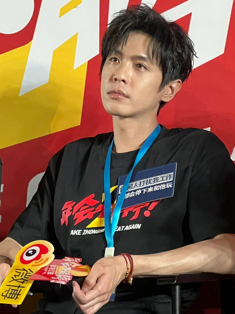张若昀完全戏路怪才不少演员容易被经典角色定型，张若昀却一直在突破。如同《年会不能