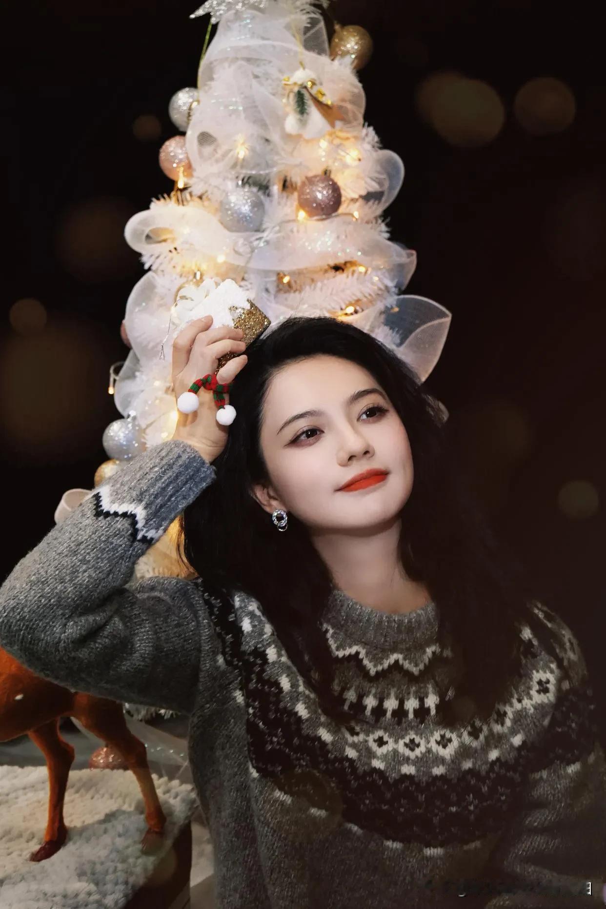 姜珮瑶美图分享，五官精致，优雅美丽，不愧是花魁，女神图来袭 女神美照鉴赏 分享绝