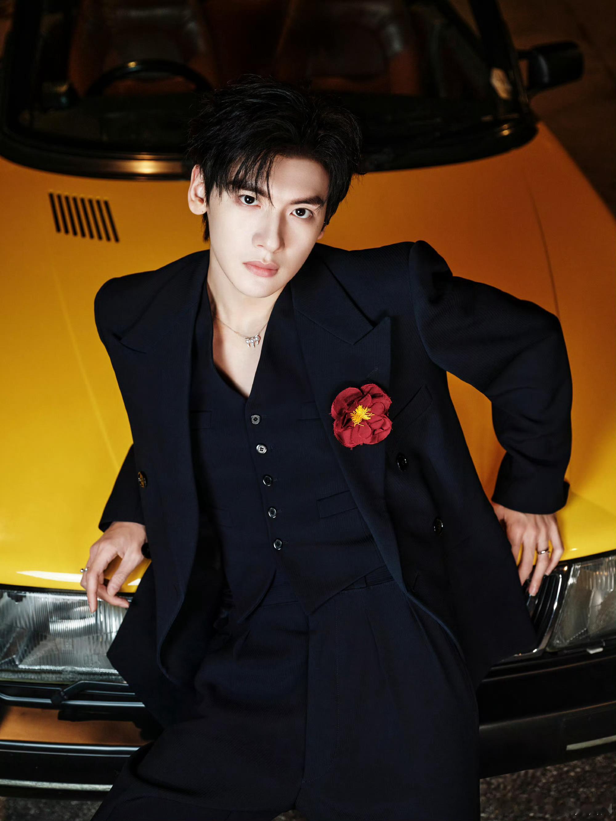 尖叫之夜出图翟潇闻 尖叫之夜出发图！好矜贵的暗夜王子！ 