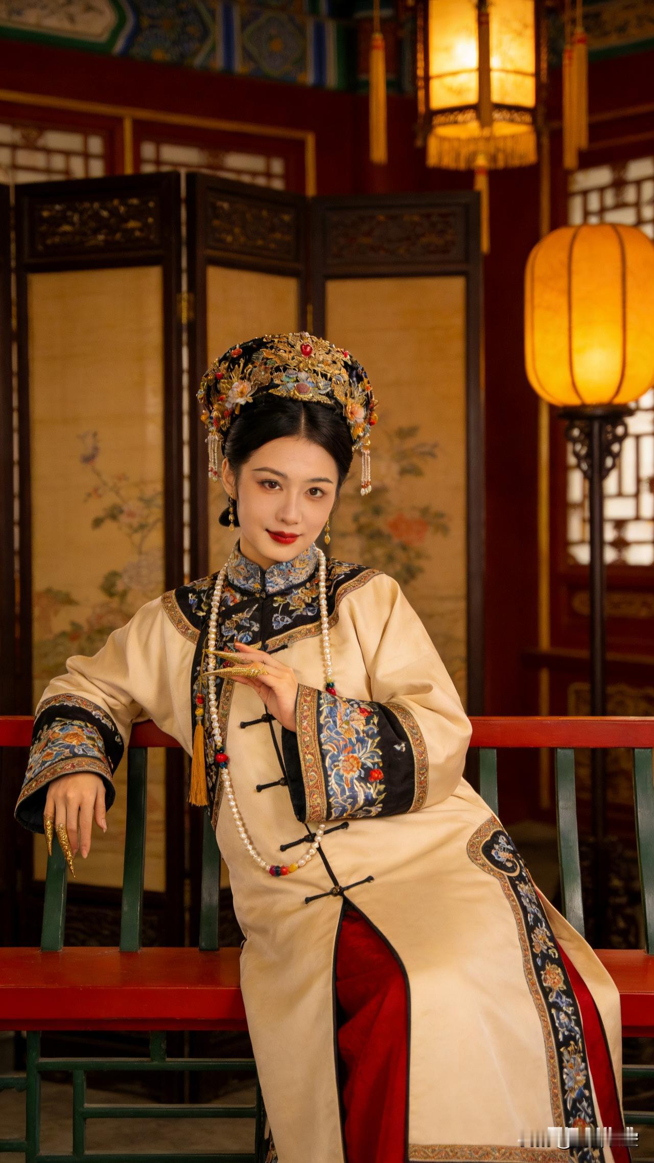 骂人，容易进去。
骂上级，他们不敢。
骂企业，容易收到律师函。

唯独骂古人、骂