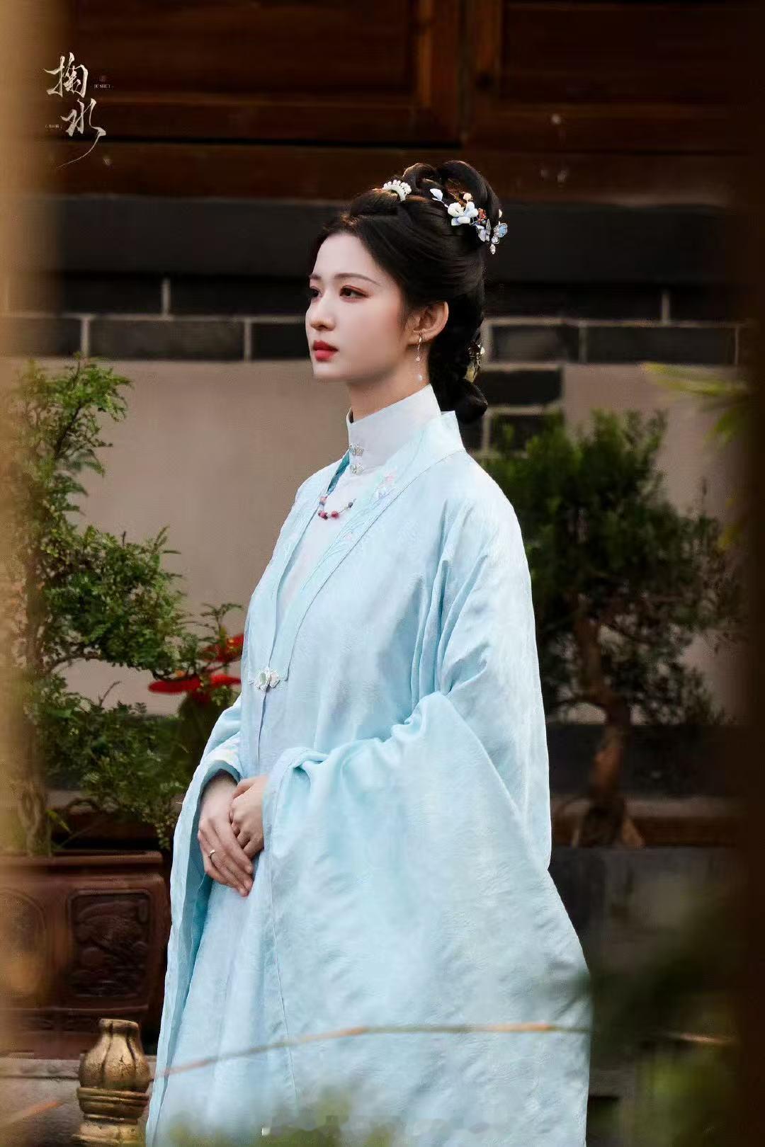 王楚然明月录蓝衣造型 ​​​这个魏采薇美的好超过～蓝衣太端庄了！ ​​​