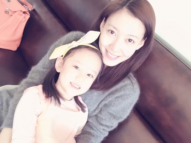 #高露什么时候结的婚##高露 隐婚# 天啊！！高露的女儿这么大了震惊啊，当时看《