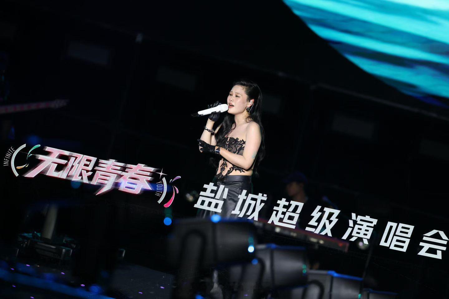 好友在7月25日无限青春盐城超级演唱会拍摄的4大美女图！你们知道她们都是谁？提示