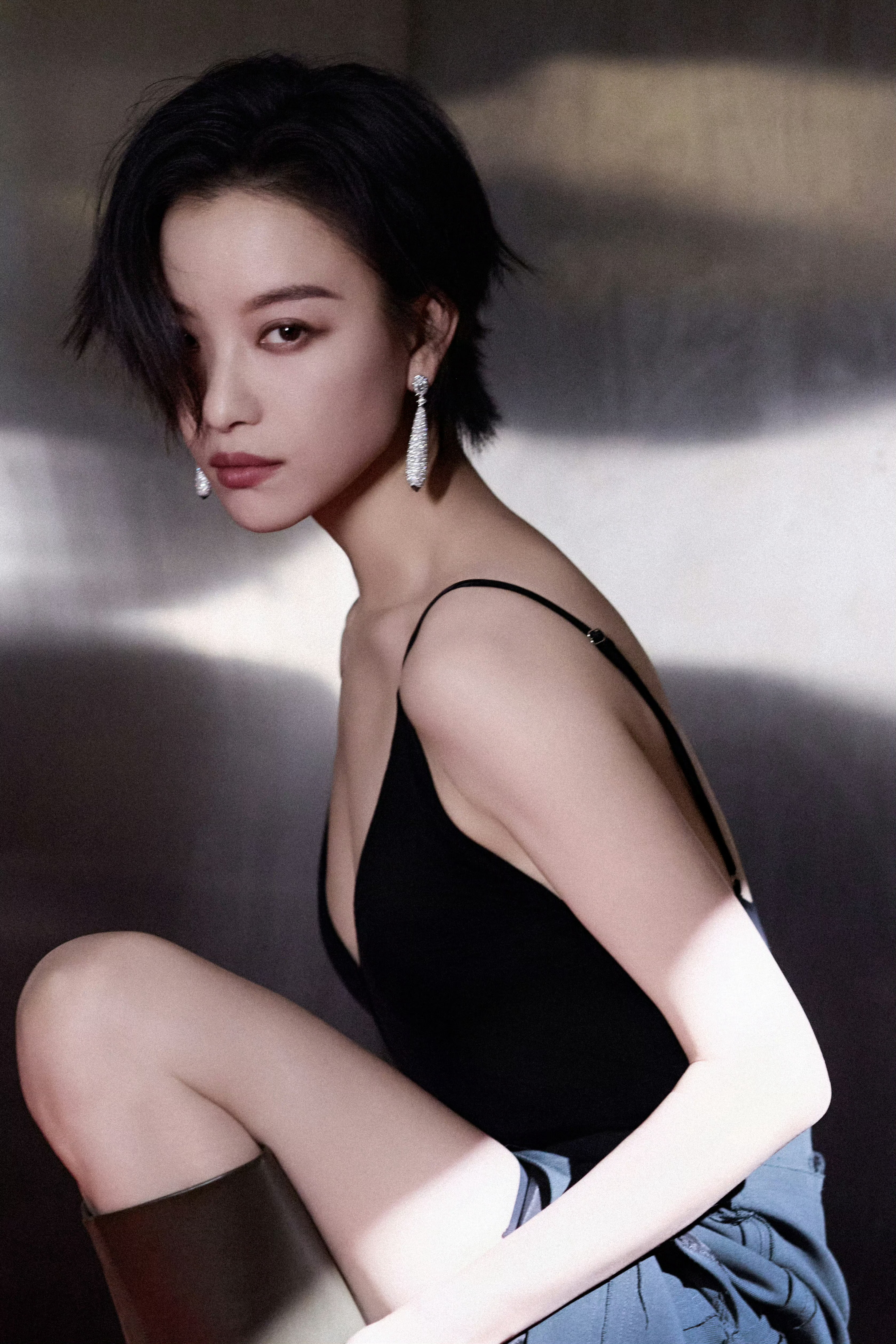 倪妮短发好飒倪妮今日份活动造型 又飒又美的短发妮🖤✨ 