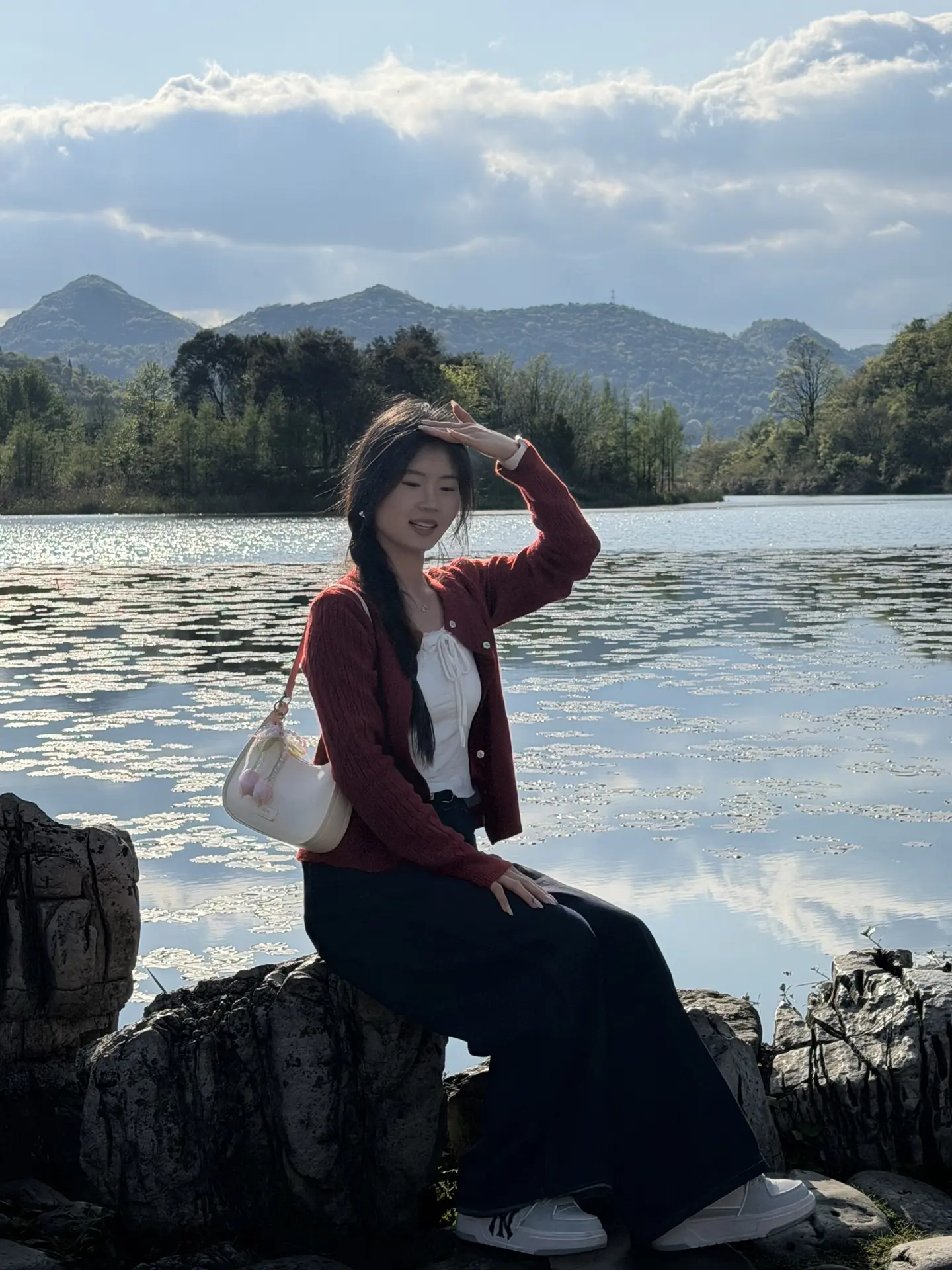 我想遇见一个坦诚的人，有事直说，不藏不瞒，可以吵架，可以犯错，但绝不虚...