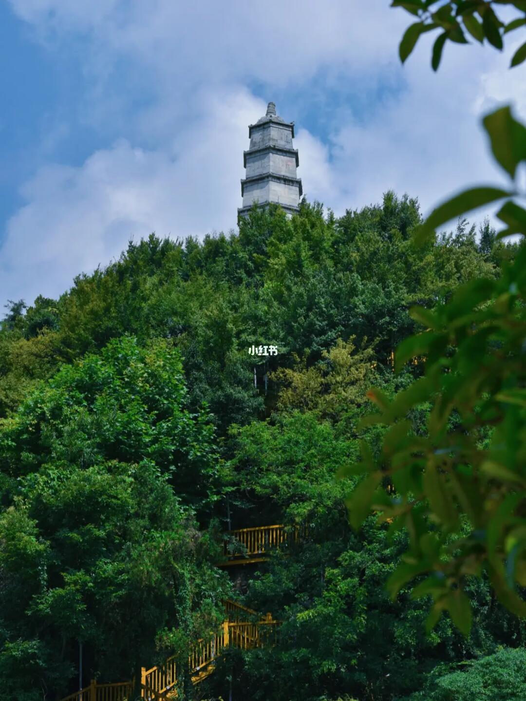 700年的守望，闹市中的元代白塔