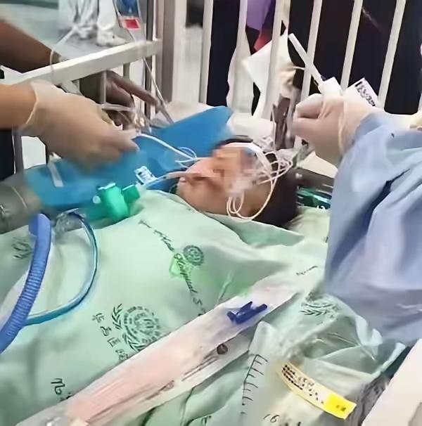 眉山恶狗咬伤小女孩，妈妈发声：
一、女儿还在医院治疗。脸部脖子伤势严重。
二、妈
