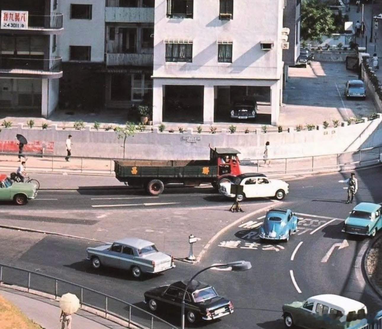 1960年代初太子道轉公主道路口洋樓售九萬八，相對比現時樓價，該單位估價升值百倍