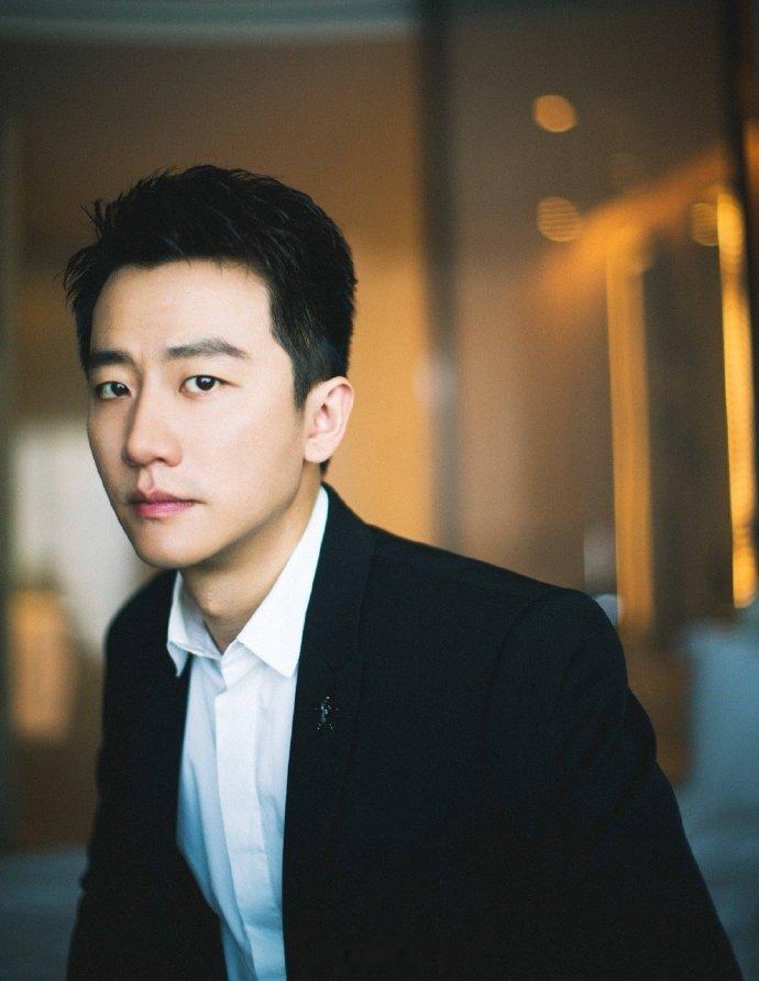 黄轩刘浩存美顺与长生官宣黄轩刘浩存美顺与长生官宣海报年代韵味与温情并存！官宣海报