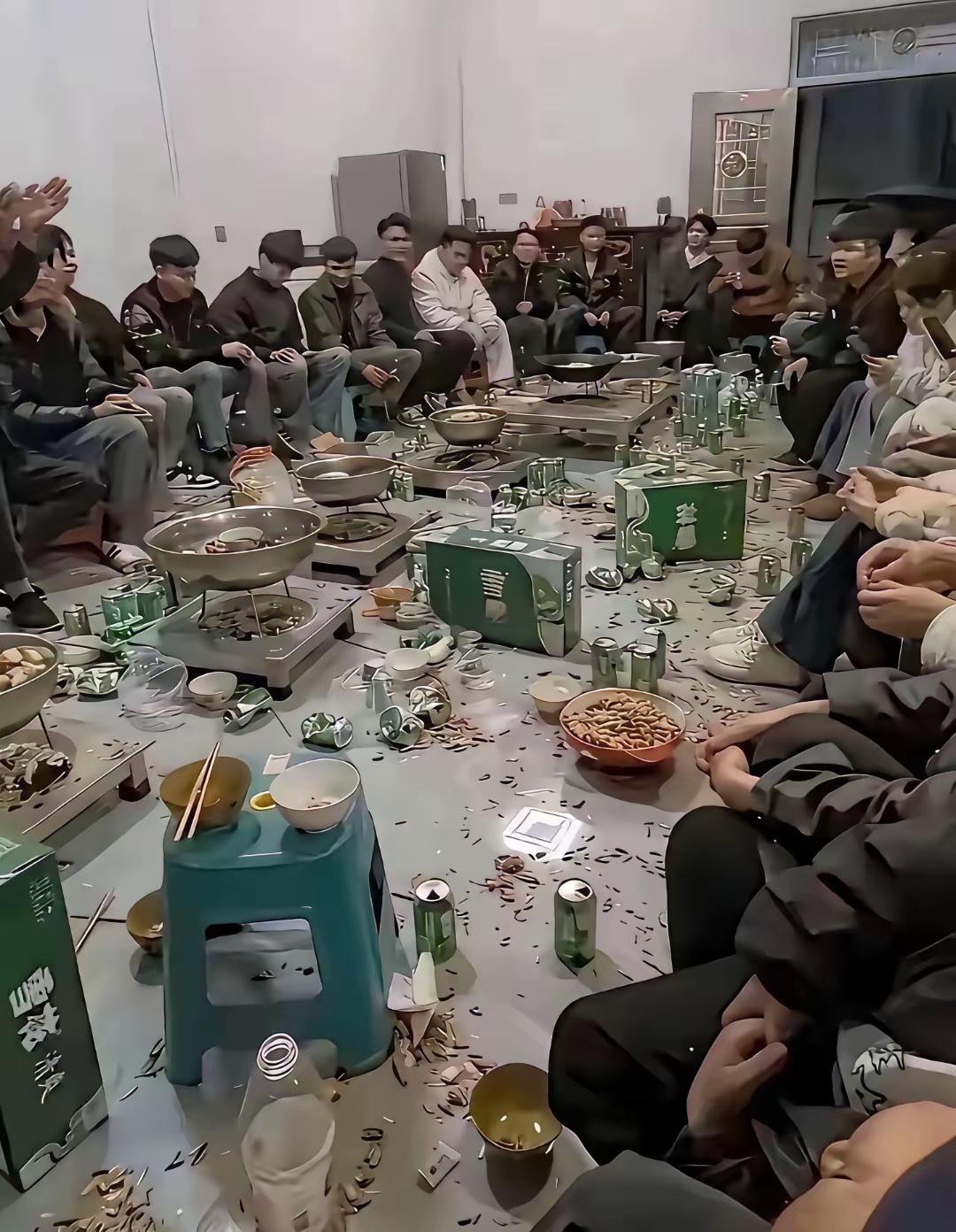 洞域
社会万象
这样的聚餐有什么意义，各位看官，谁能告诉我？

评一句：不会是穷