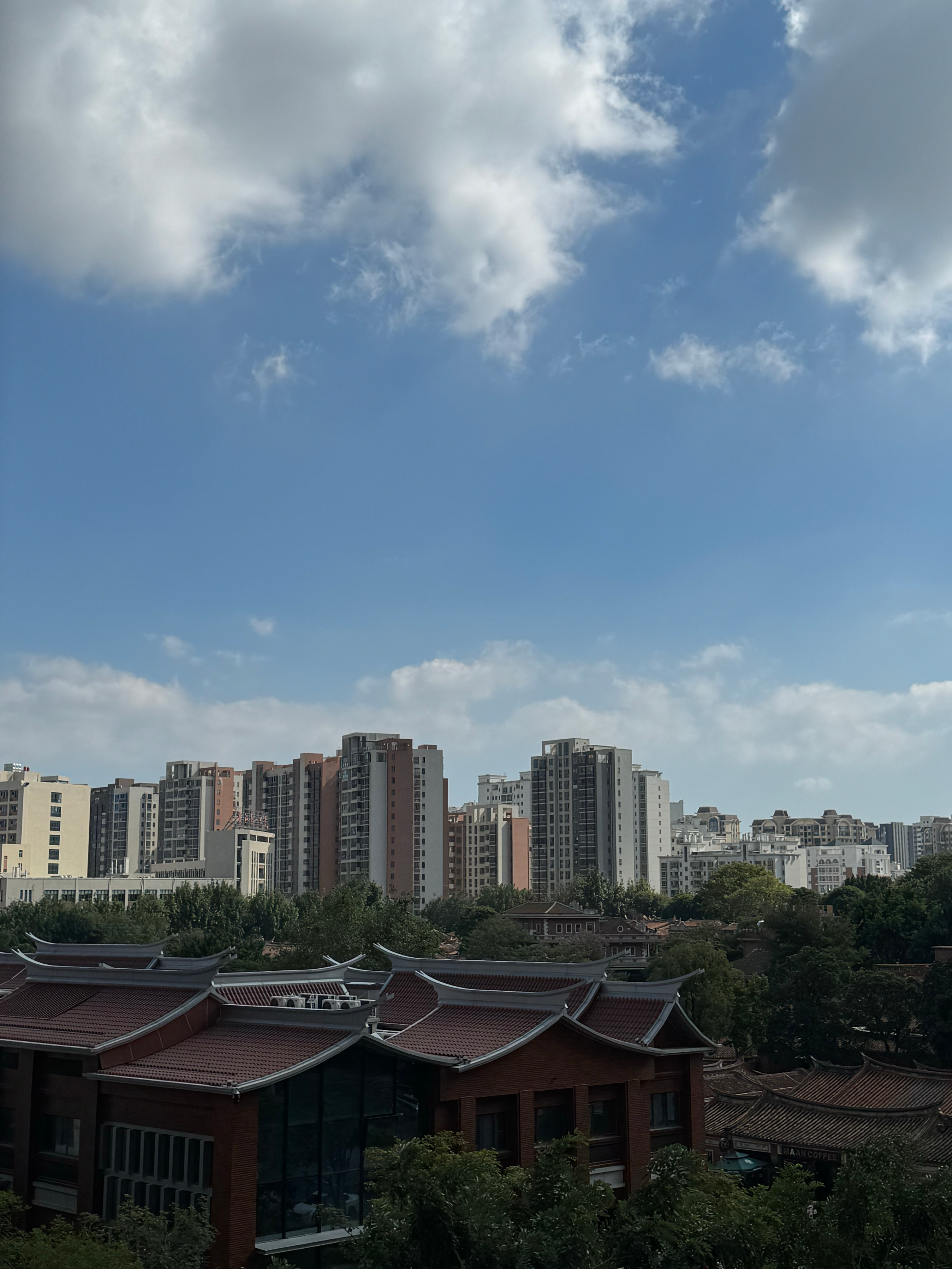 今天天气真好，风吹在身上也很舒服  